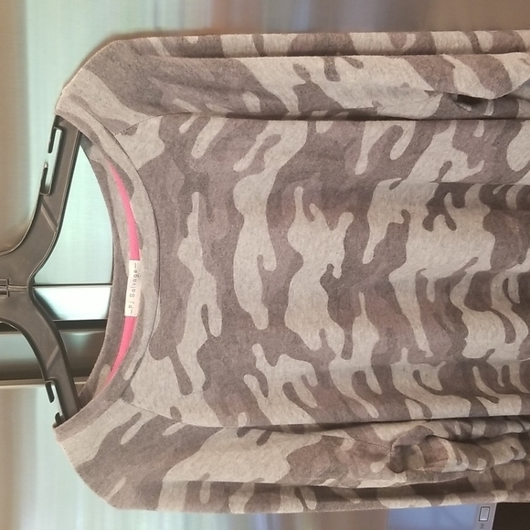 💕PJ SALVAGE💕 Long Sleeve Print Top ~ Grey Camouflage - Picture 7 of 11